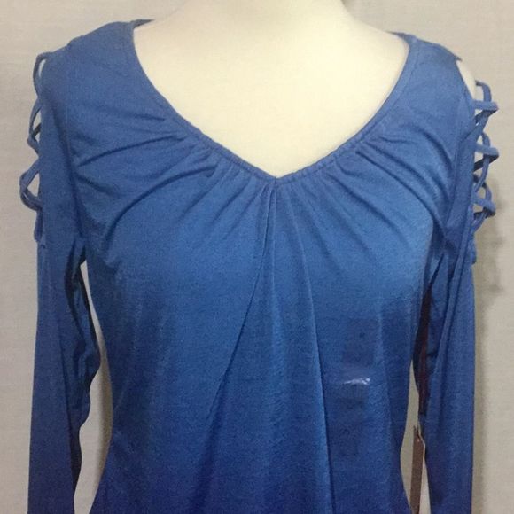 Jennifer López Long Sleeve Open Shoulder Top - Picture 2 of 6